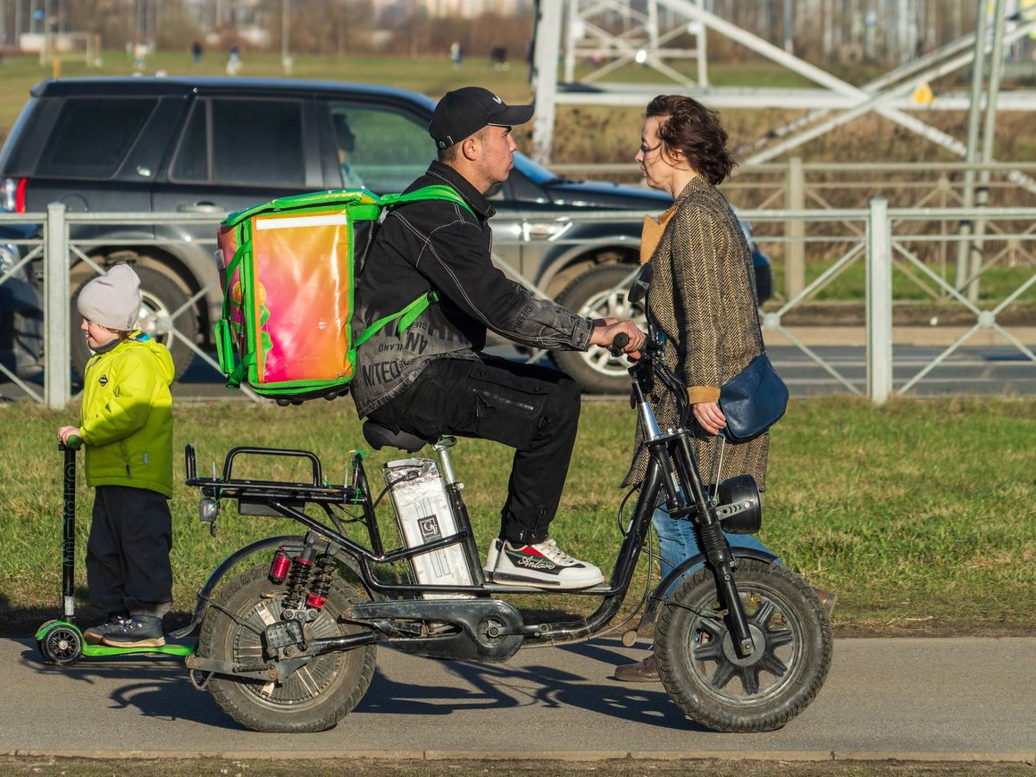 ГИБДД начало проводить рейды в отношении курьеров на электровелосипедах