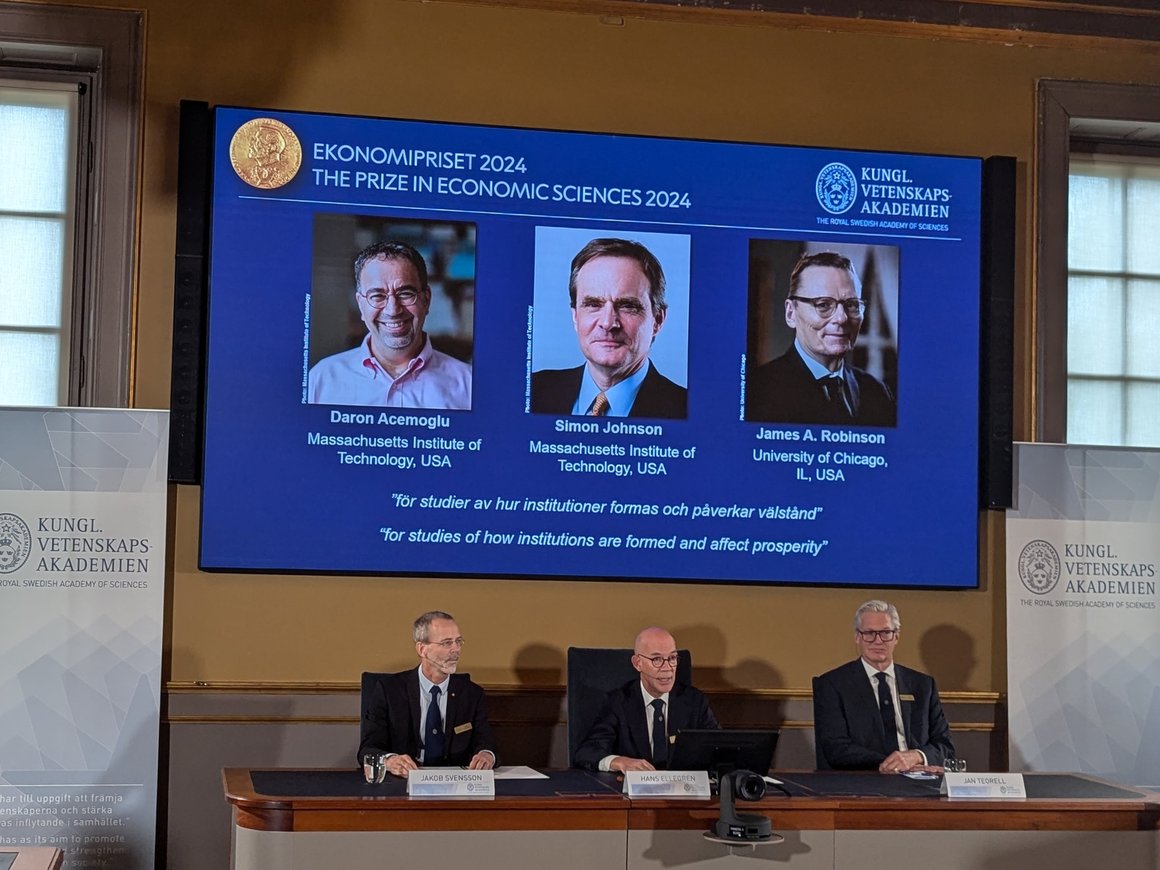 Нобелевскую премию по экономике присудили за исследование влияния общественных институтов на благосостояние