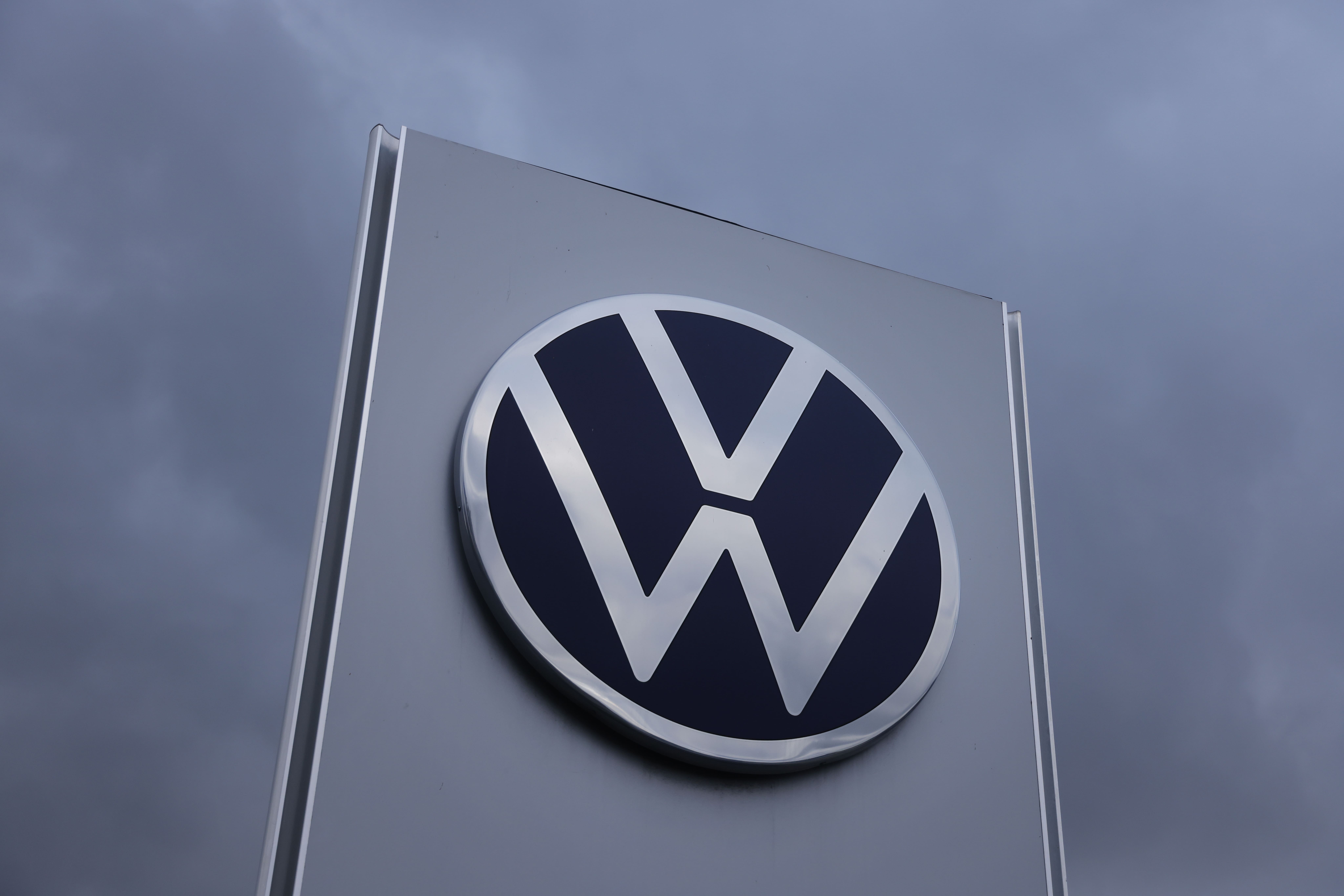 Volkswagen закроет три завода в Германии, уволит десятки тысяч сотрудников — глава профсоюза
