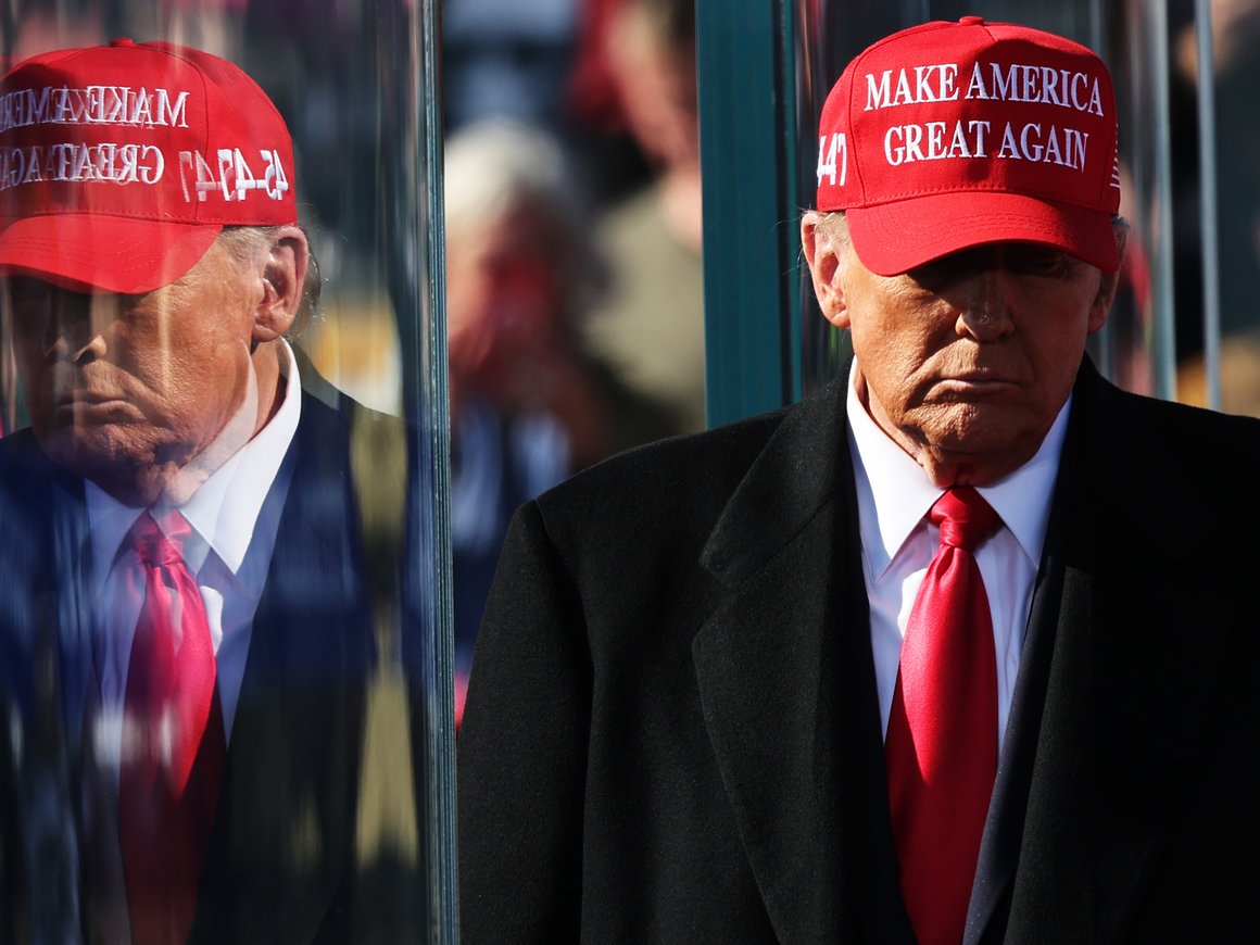 Доллар показал самый большой рост за восемь лет после победы Трампа