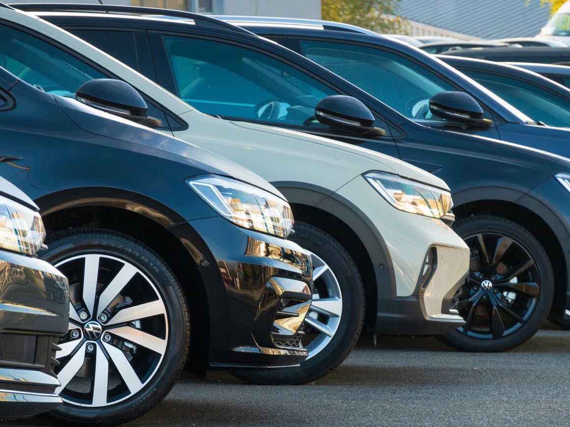 В топе — авто с пробегом и LADA, а еще Kia и Toyota: что чаще всего покупают в России в 2025 году