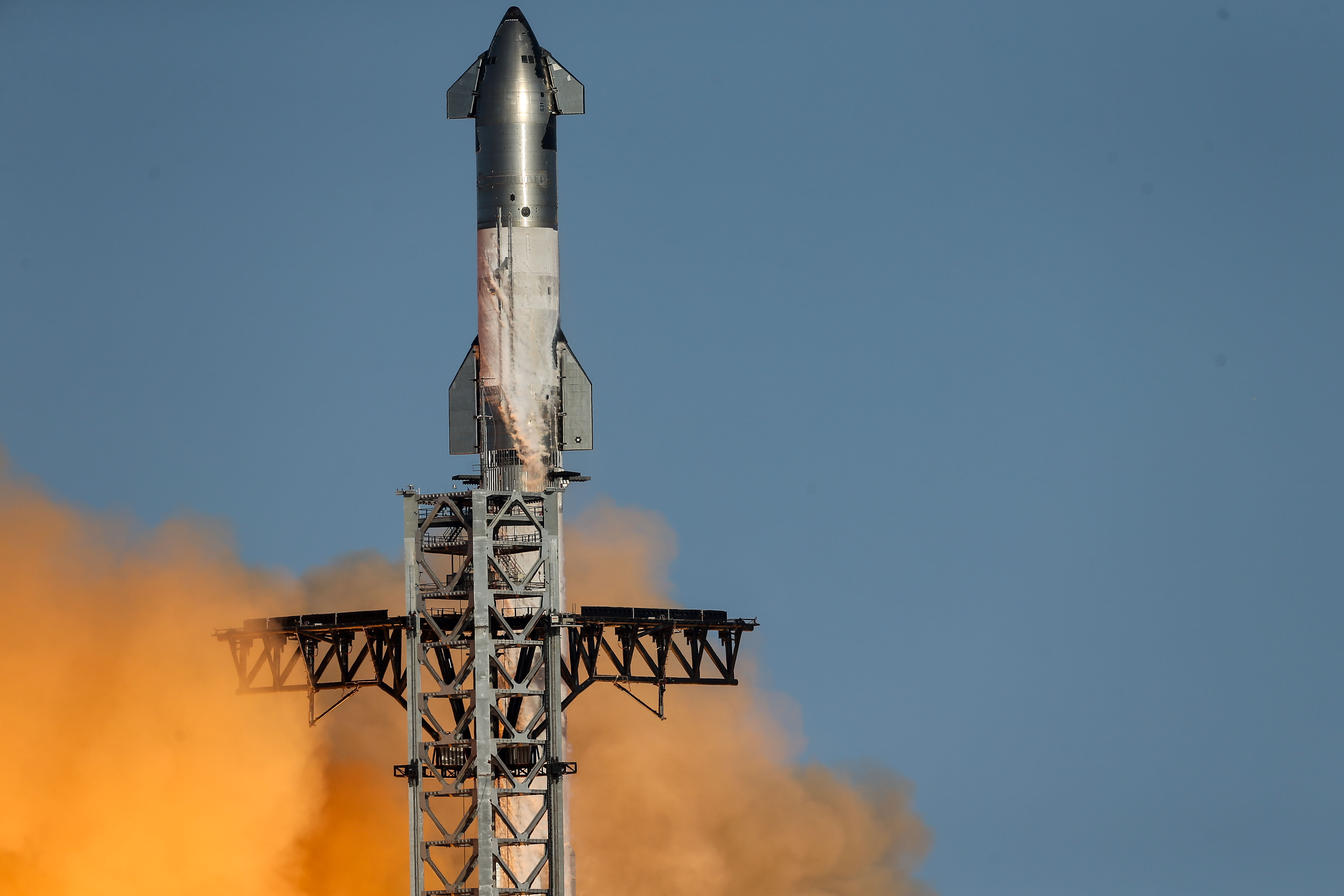 Час полета Starship за две минуты: эффектное видео приводнения