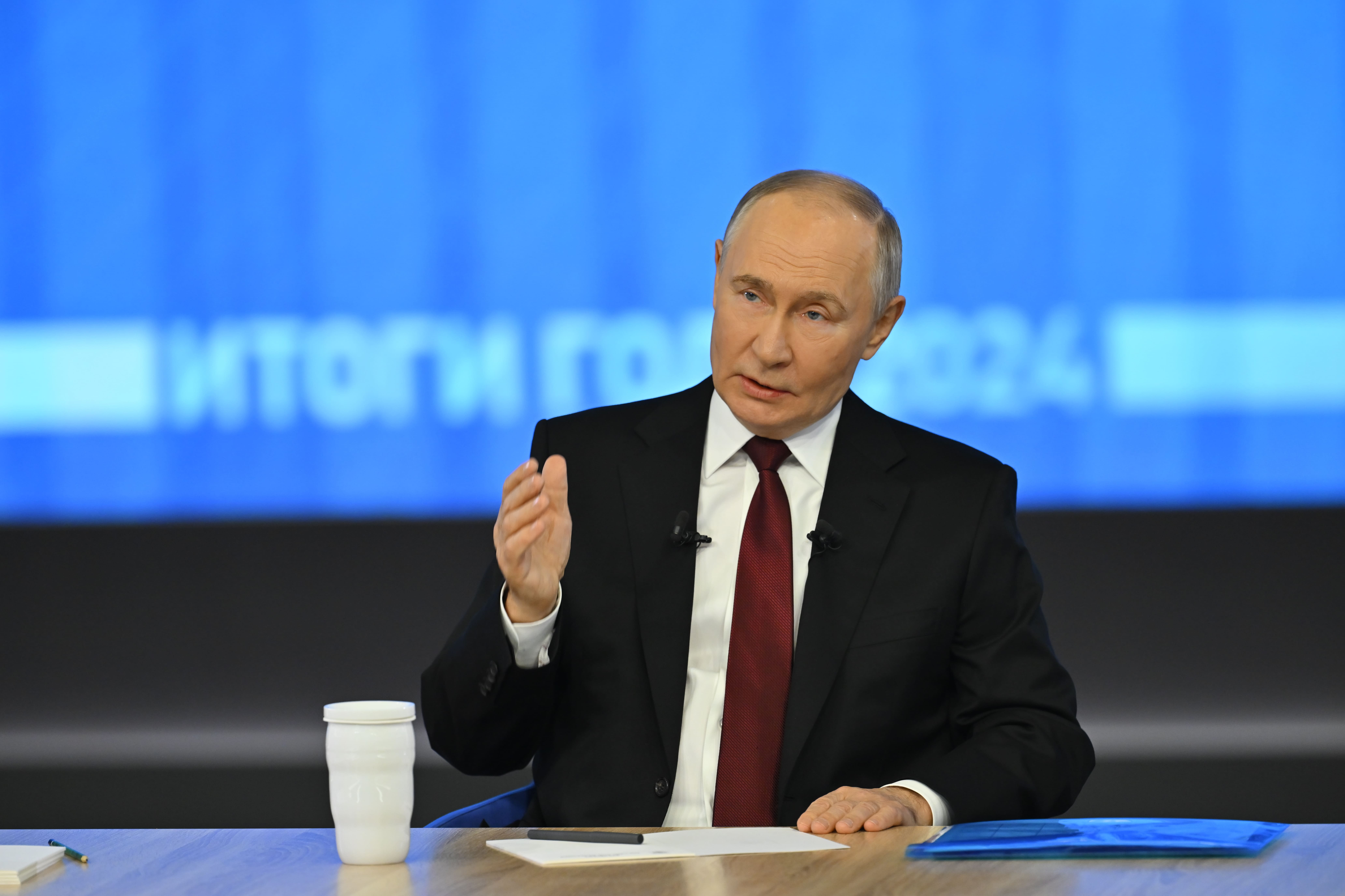 Путин призвал к срочным мерам по борьбе с мошенничеством