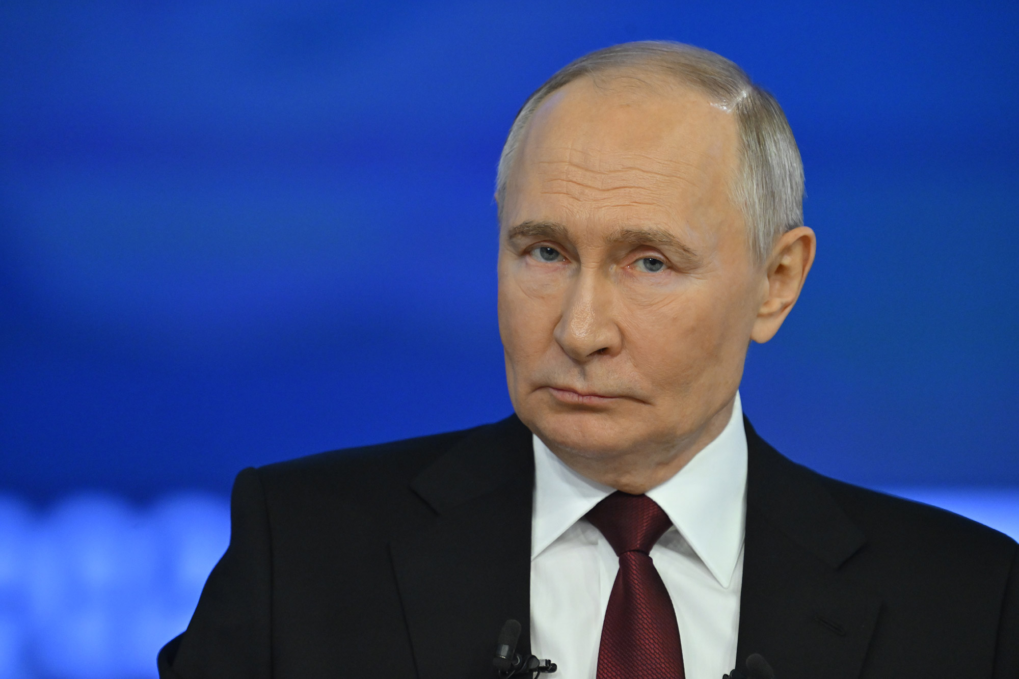 Путин подписал закон о введении спецсчетов для иноагентов