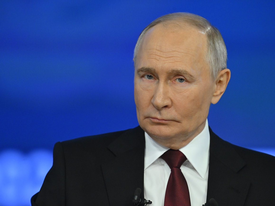 Путин подписал закон о введении спецсчетов для иноагентов