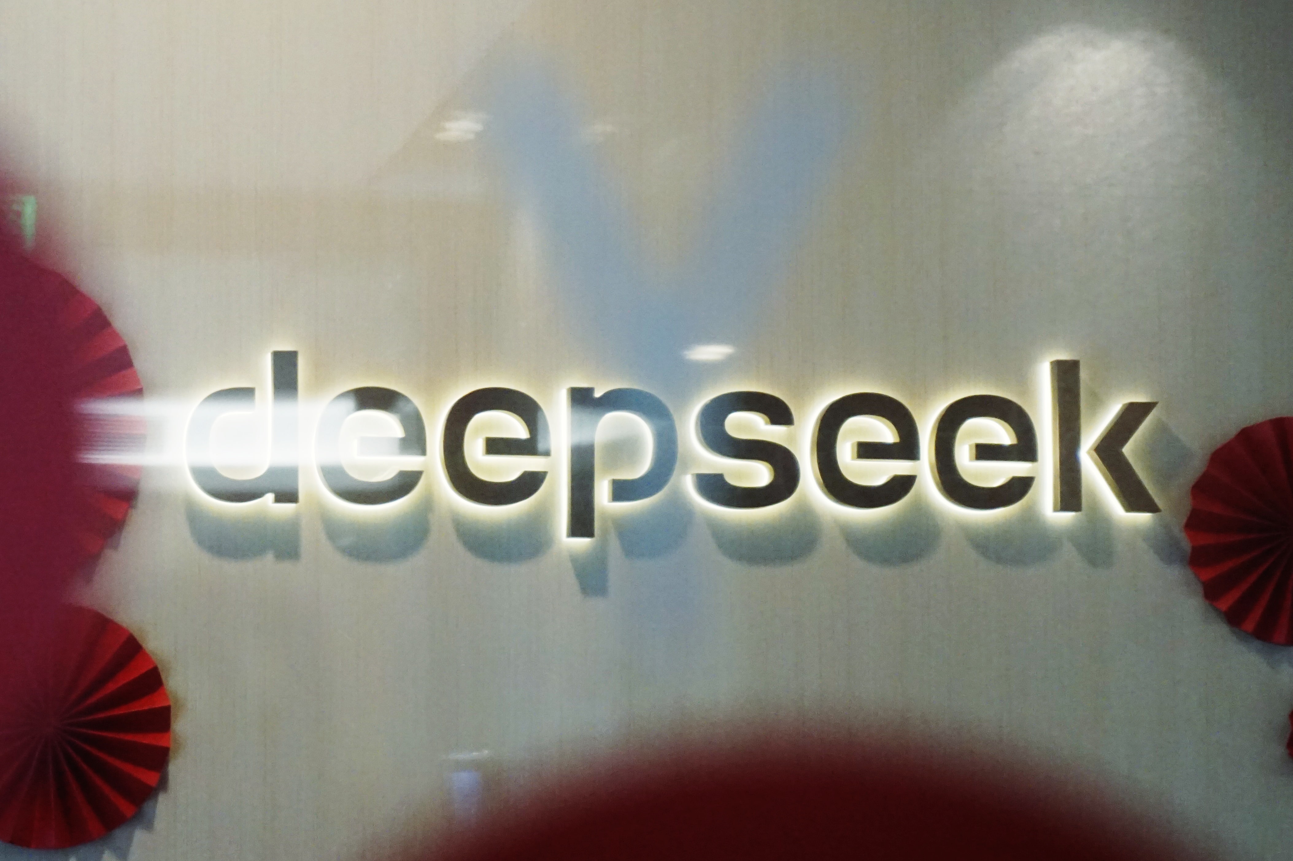 DeepSeek подала заявки на регистрацию бренда в России