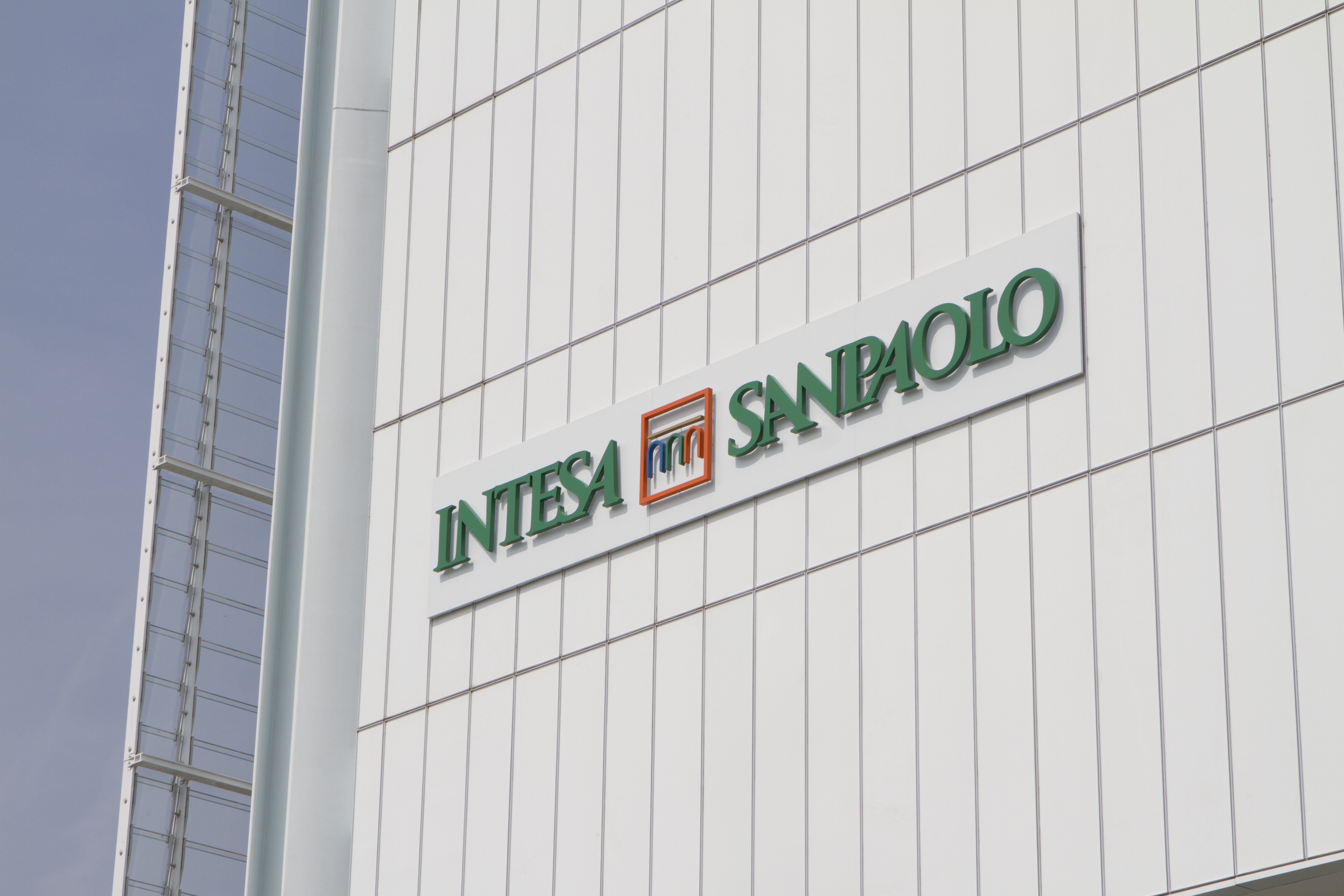 Крупнейшая банковская группа Италии Intesa Sanpaolo купила биткоинов на $1 млн