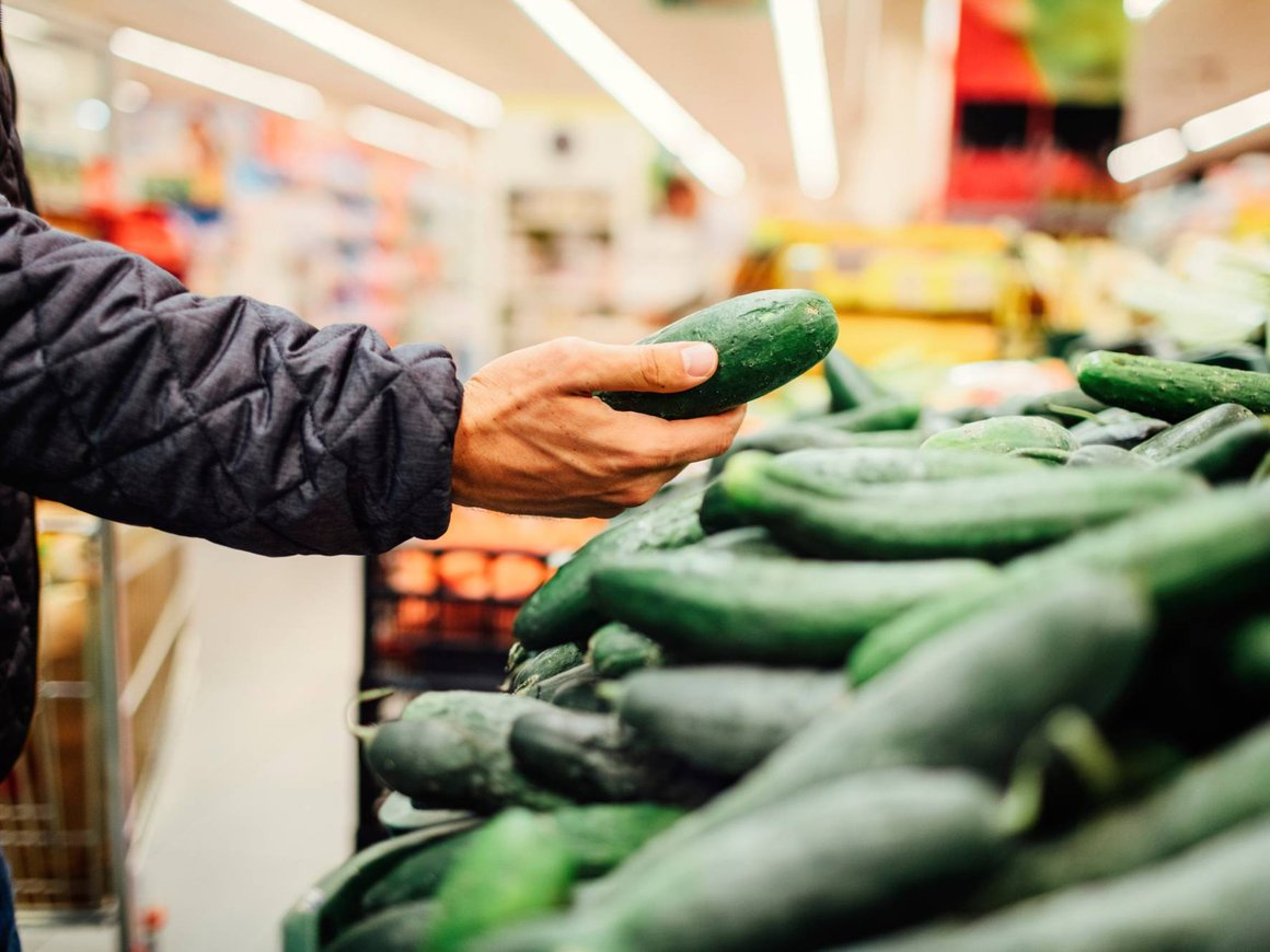 У изготовителя вызвавшей ботулизм фасоли отсудили 700 тыс. рублей из-за плохих огурцов