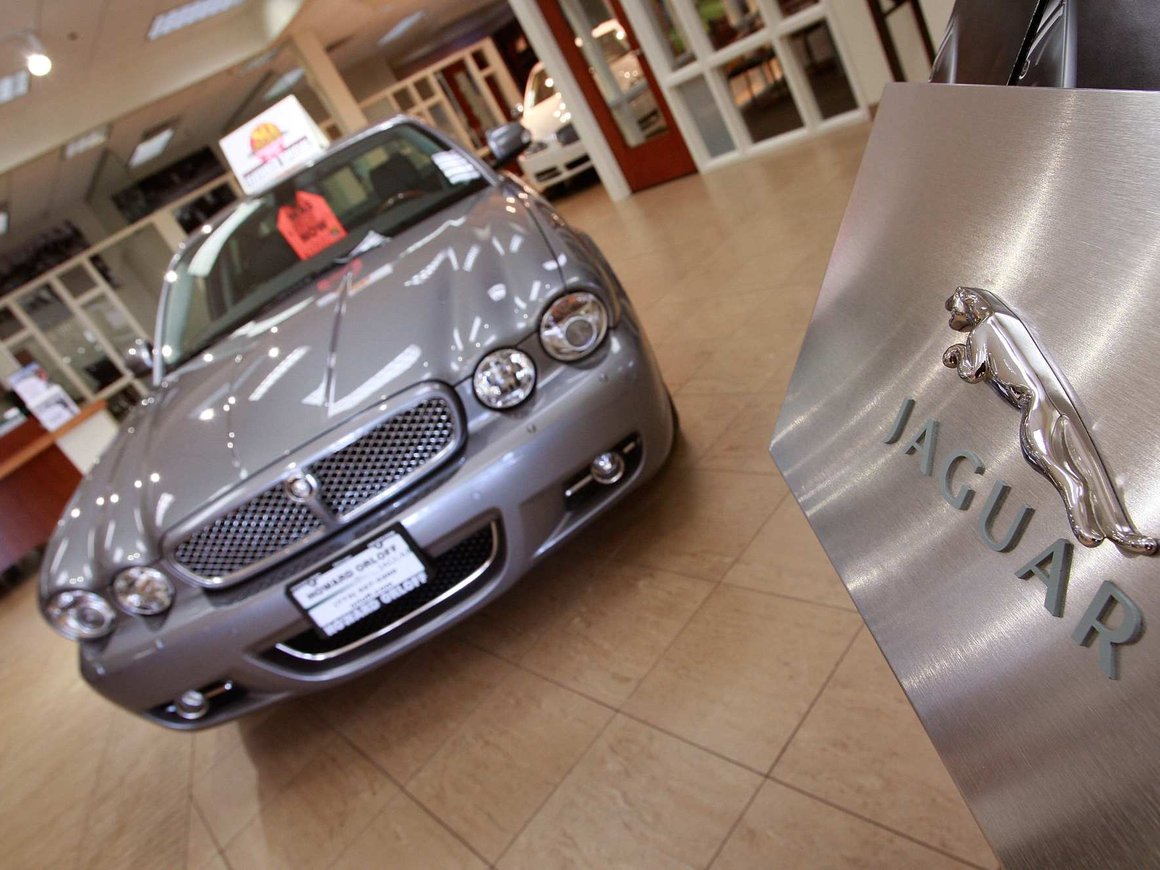 Британская Jaguar Land Rover избавилась от российского бизнеса с помощью топ-менеджеров