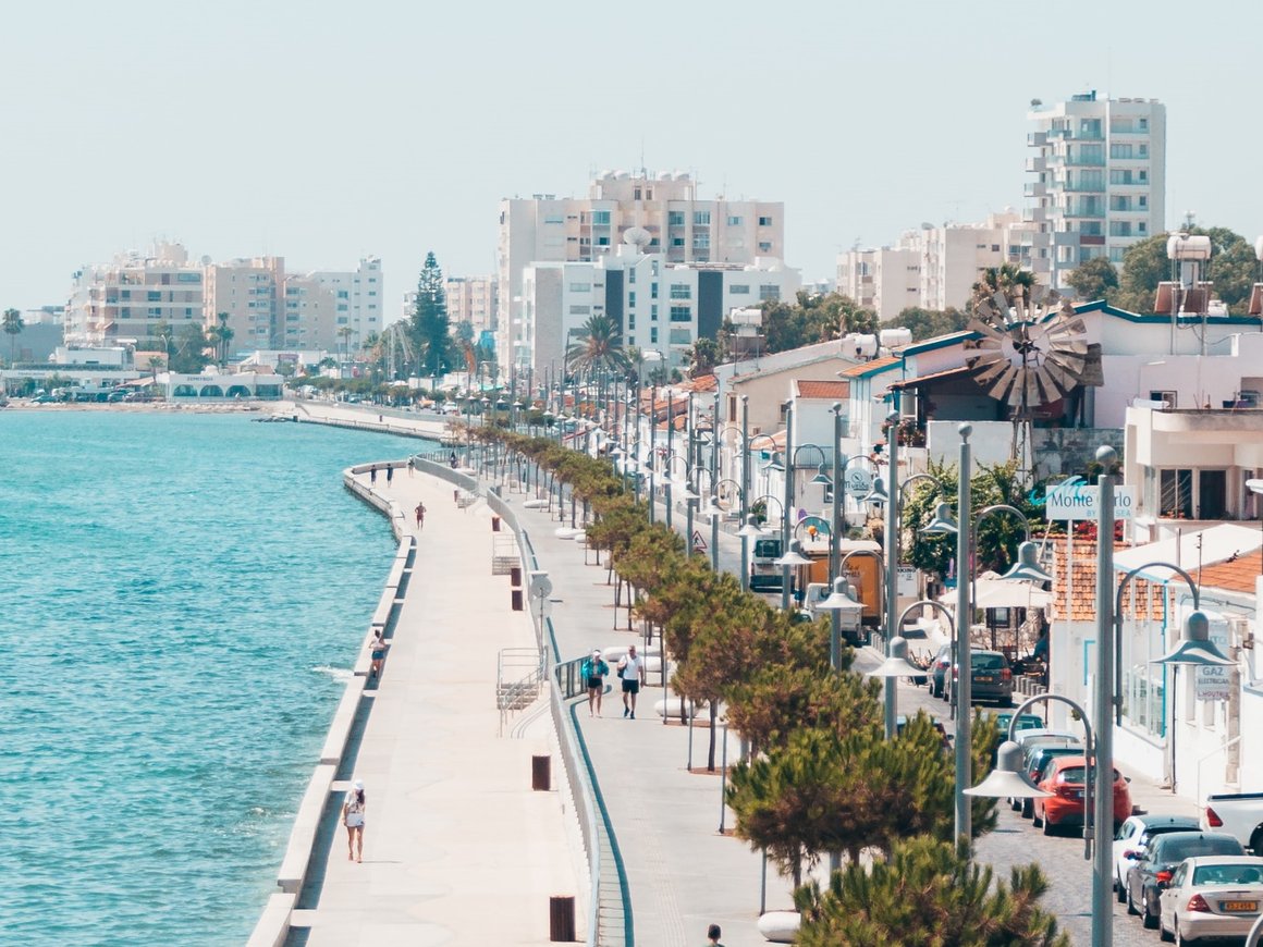 Гид по релокации: личный опыт переезда всей компанией на Кипр