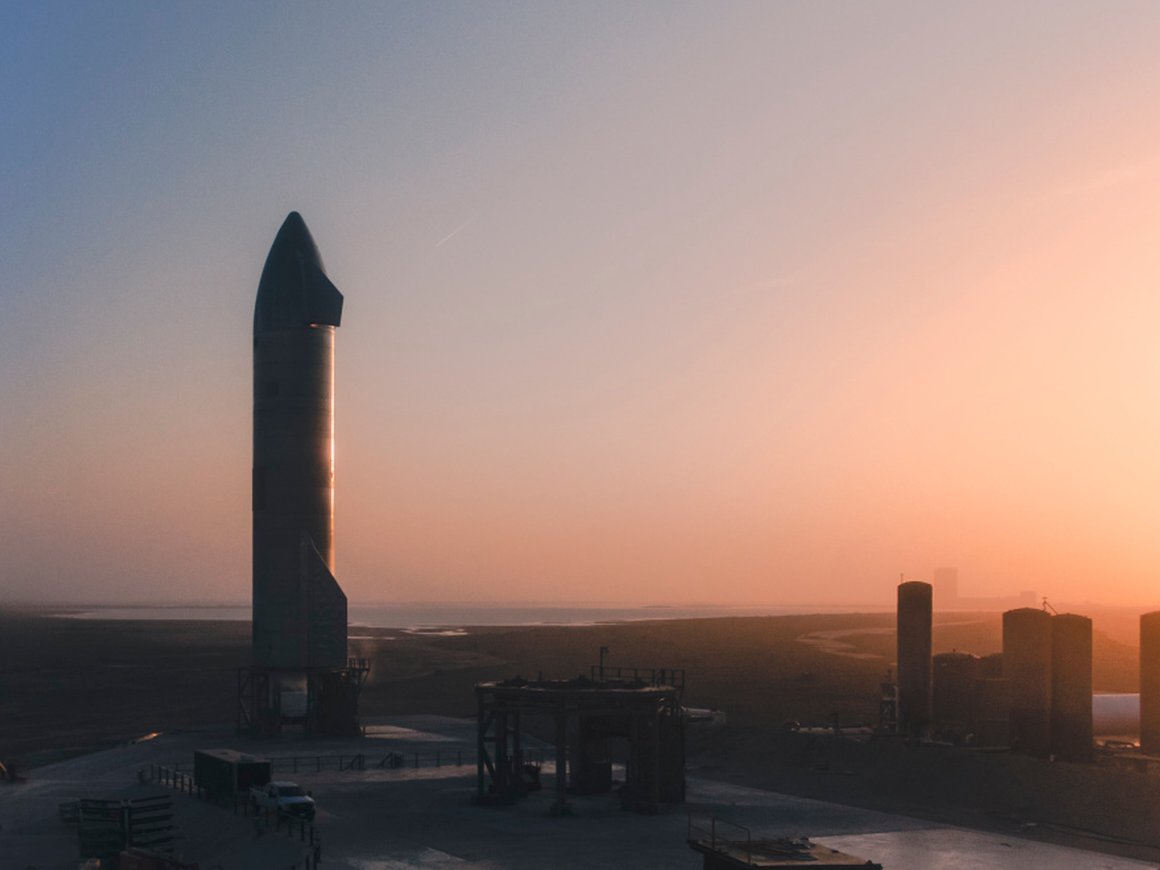 «Проблема со вторым двигателем»: одиннадцатый прототип звездолета SpaceX взорвался на испытаниях