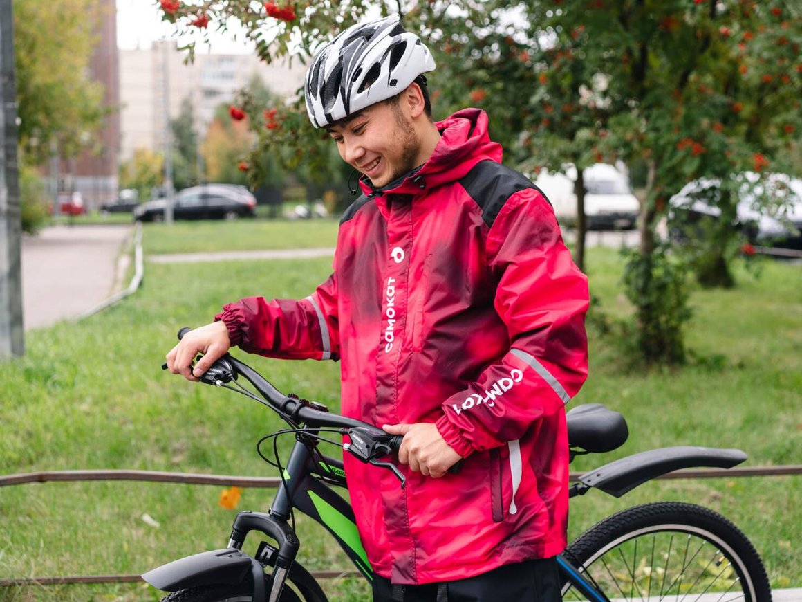 Сервис доставки «Самокат» планирует выпускать спортивную одежду под собственным брендом