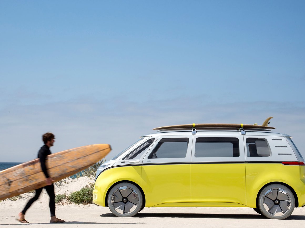 Volkswagen выпустит современную версию «хиппимобиля»: теперь с электродвигателем