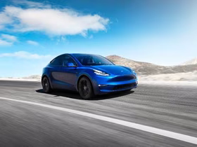 «Связной» открыл предзаказ на новые электромобили Tesla Model Y