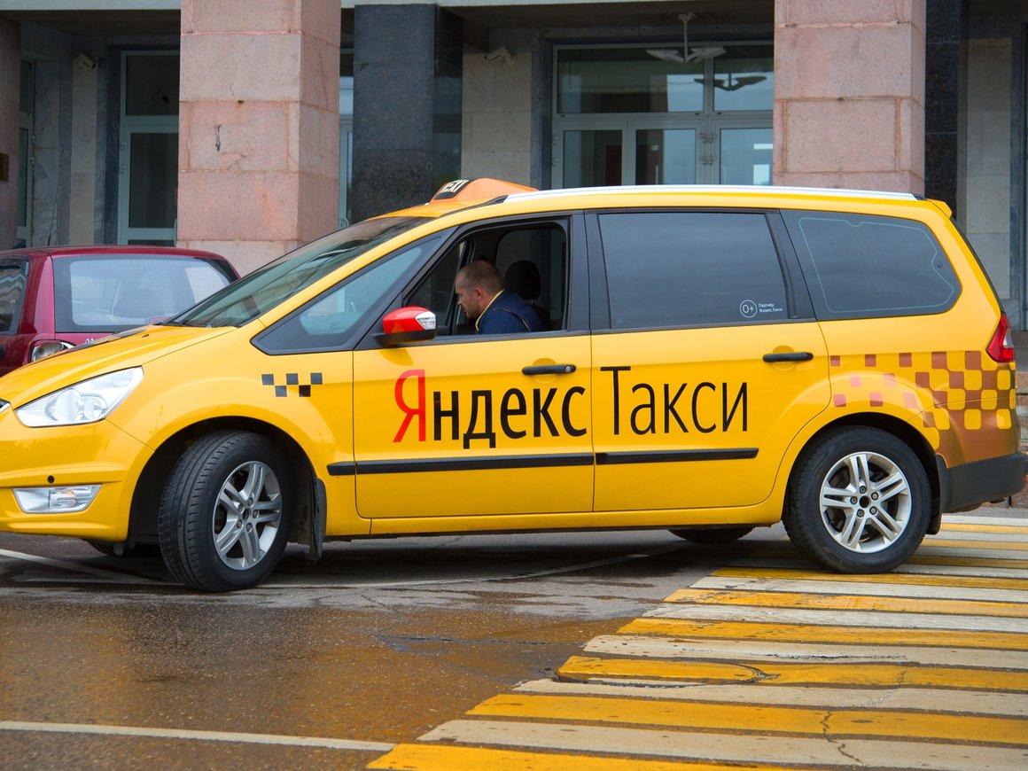 Сервис «Яндекс.Такси» решил страховать пассажиров на время поездок