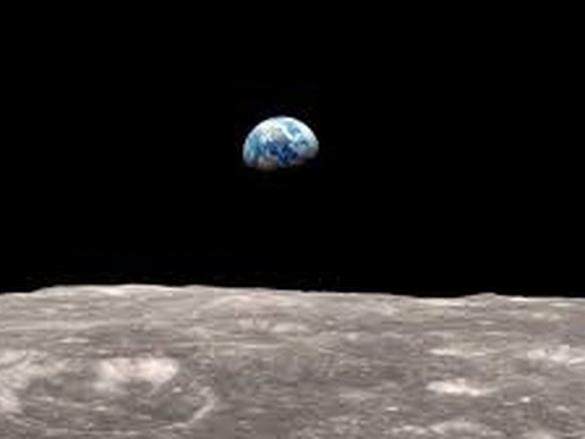 «Роскосмос» определил сроки высадки российских космонавтов на Луну