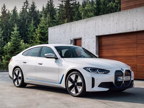 Белая BMW
