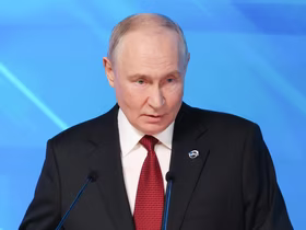 Владимир Путин поддержал создание российской нейросети для учебы — ИИ обучат на учебниках и проверенных данных