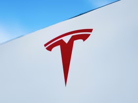Tesla снова открыла предзаказы на Roadster: о спорткаре заговорили еще в 2017 году — и до сих пор не выпустили