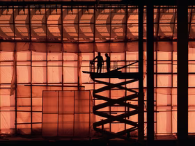 Зарплаты строителей выросли на 40% в 2025 году — в среднем до 175 тыс. ₽: в отрасли жалуются на нехватку кадров