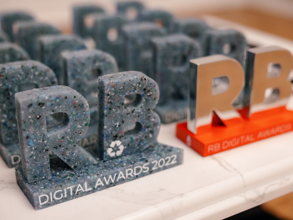 Победителям премии RB Digital Awards 2022 вручили статуэтки из переработанного океанского пластика