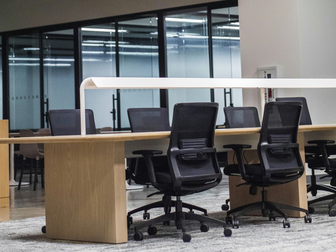 Сокращение штата в Tesla, срок для основателя Binance, рост богатства миллиардеров из РФ: главное 1 мая