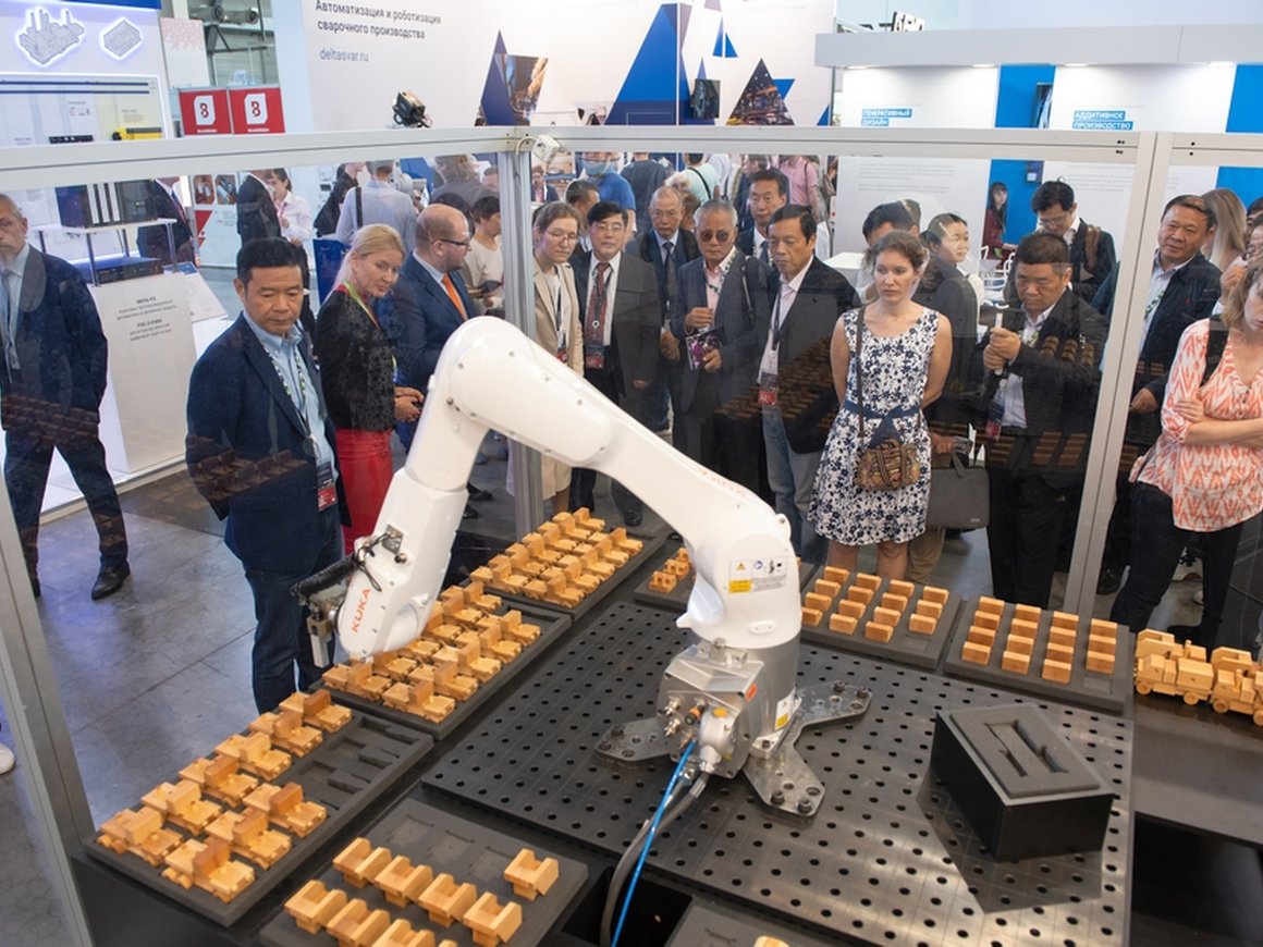 Собака-робот, капсула здоровья, робот-собутыльник: что показали на «Иннопроме-2021»