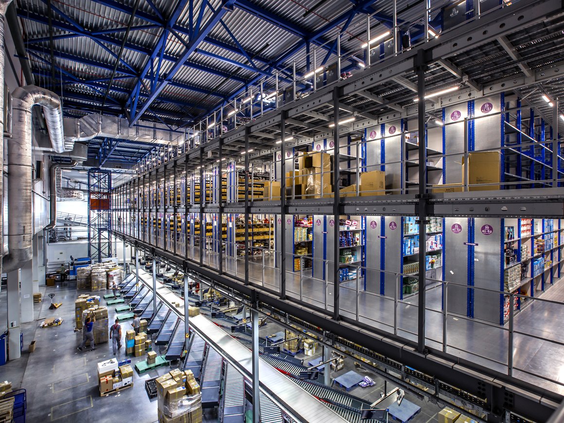 Ozon открыл первый логистический центр в Казахстане