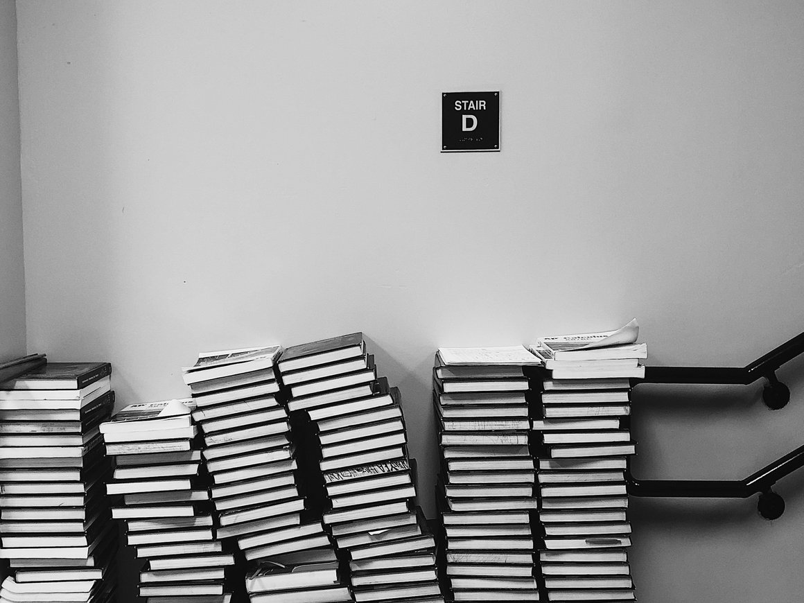 «Эксмо» пожаловалось в полицию на пользователей Avito из-за продажи электронных книг