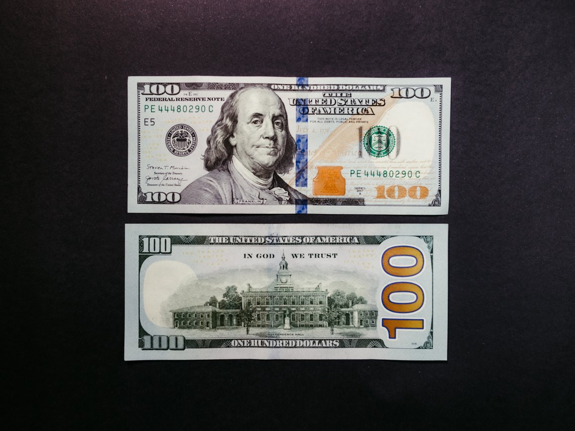 «Точка» отменила для предпринимателей комиссию за хранение долларов и евро