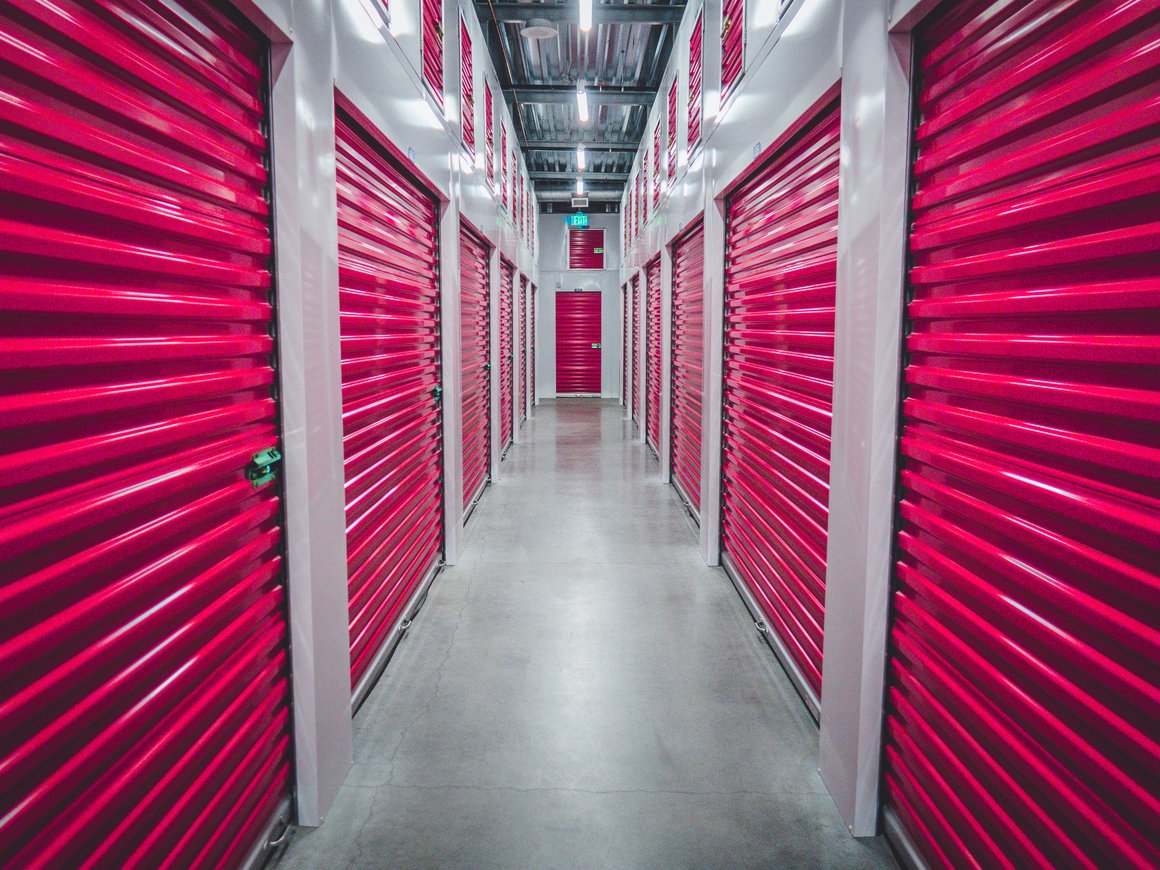 Self-storage: кому и зачем нужны склады индивидуального хранения в России