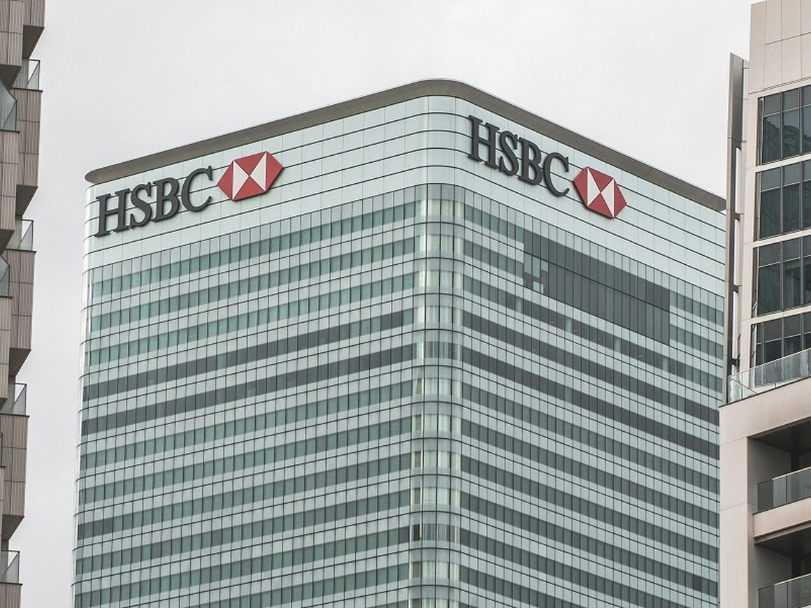 Банк HSBC прекратил обработку платежей в Россию и из России