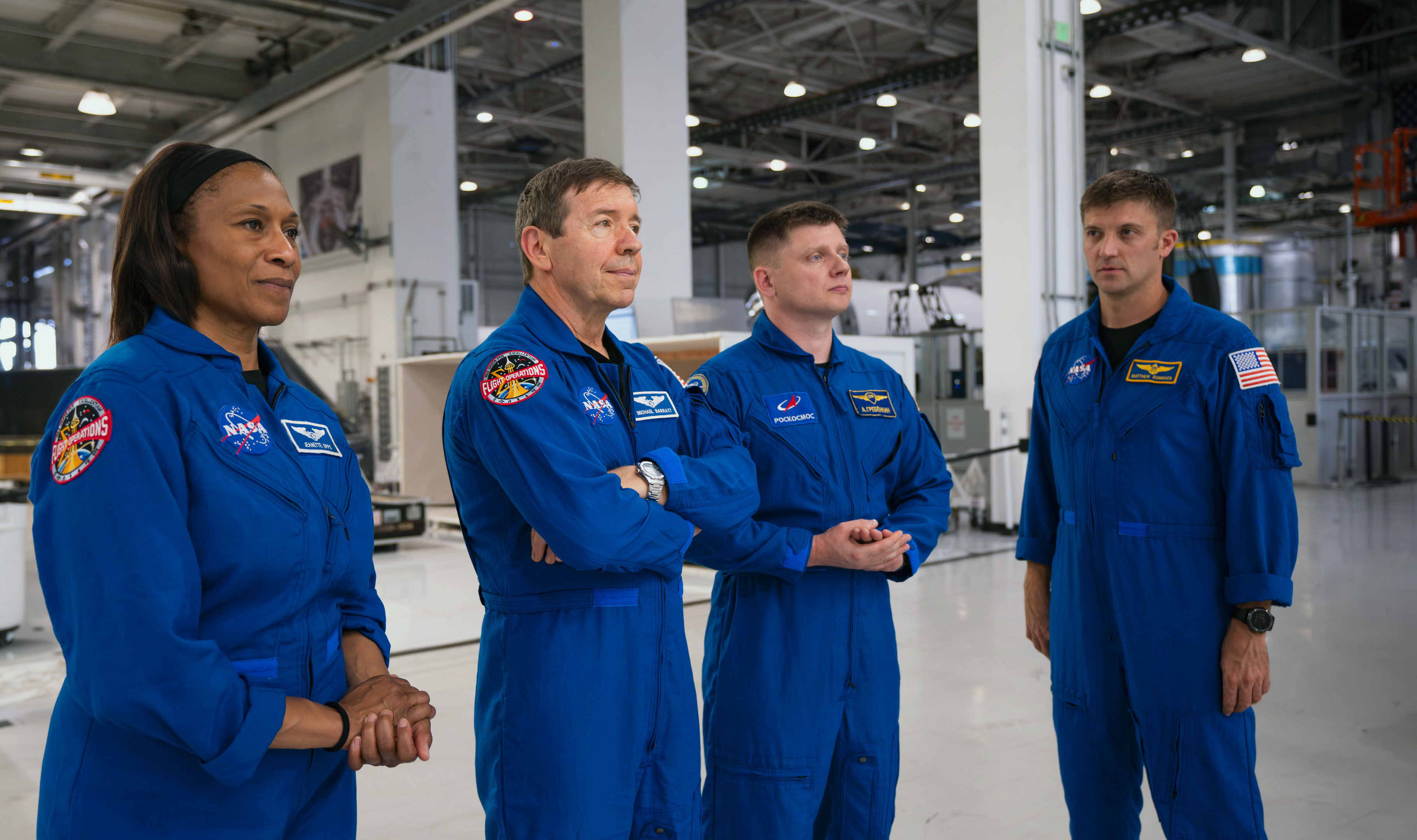 Корабль Crew Dragon с россиянином Гребёнкиным вернулся на Землю