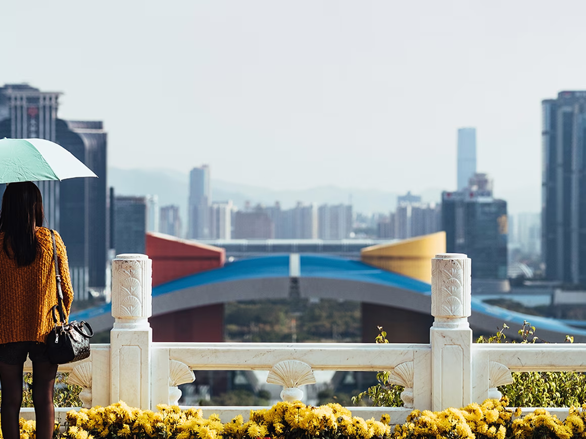 Пока в США говорят об угрозе ИИ, Китай, не раздумывая, внедряет свои разработки. Как страна идет к технологическому прорыву