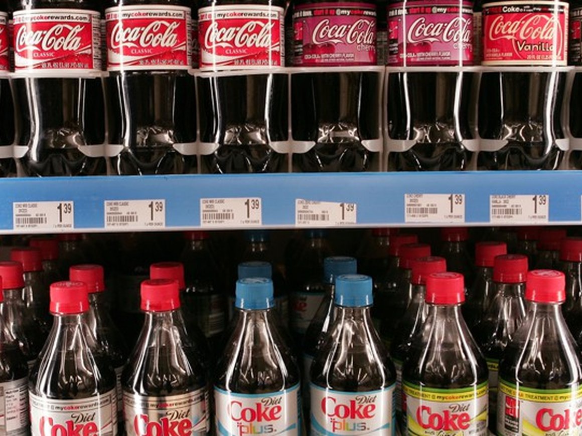 «Вы смотрите в холодильник, а он глядит на вас»: Walgreens тестирует новую технологию в своих аптеках