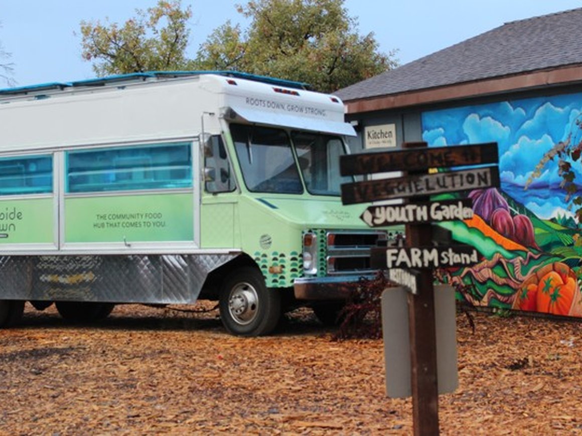 Как технологии убивают бизнес уличных торговцев едой