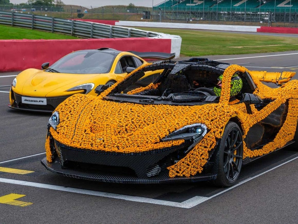 Lego собрала полноразмерную модель гоночной машины McLaren P1