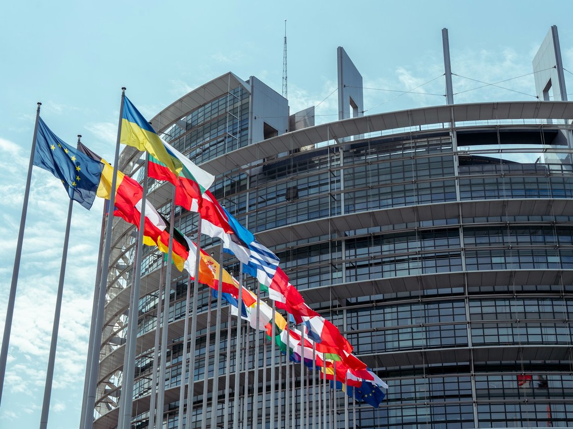 Евросоюз приступил к разработке 17-го пакета антироссийских санкций