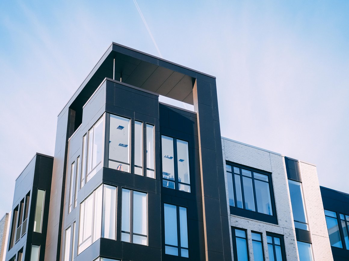 Почти половина россиян предпочтет вложиться в бизнес вместо покупки квартиры в новостройке — опрос