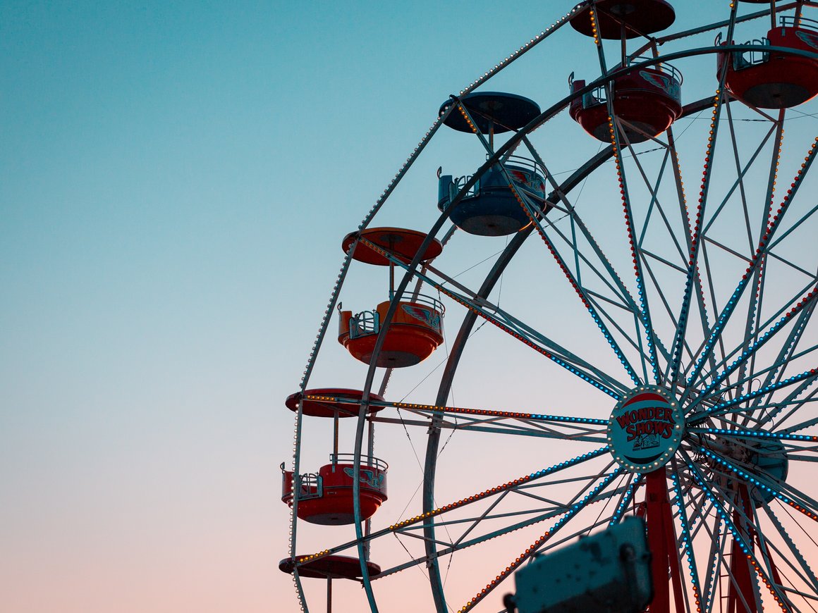 Россияне в начале мая увеличили расходы на аренду авто и развлечения