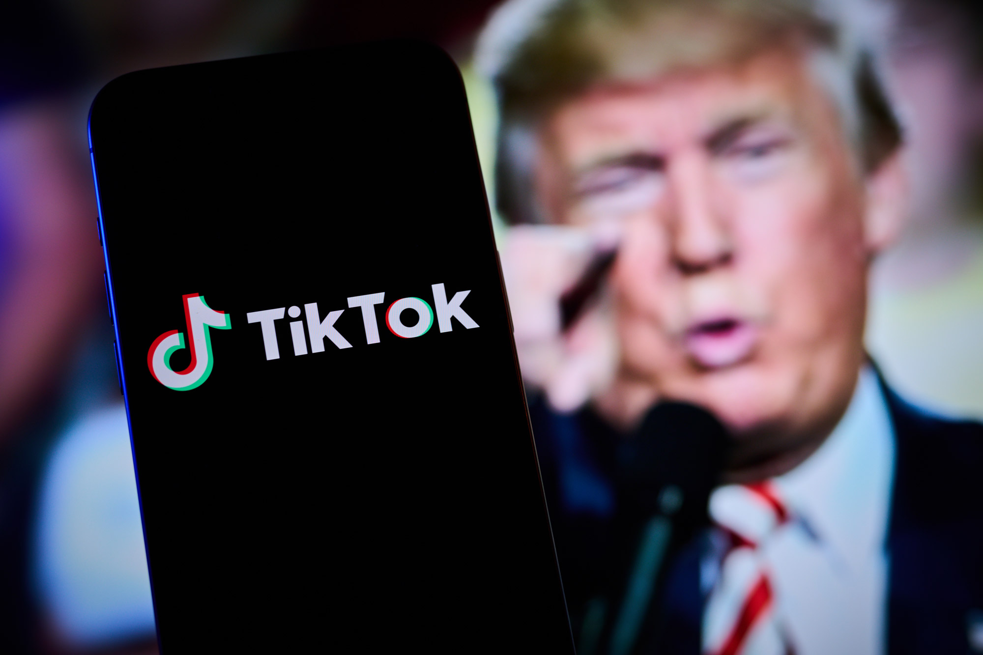 Трамп заявил о планах Microsoft купить TikTok