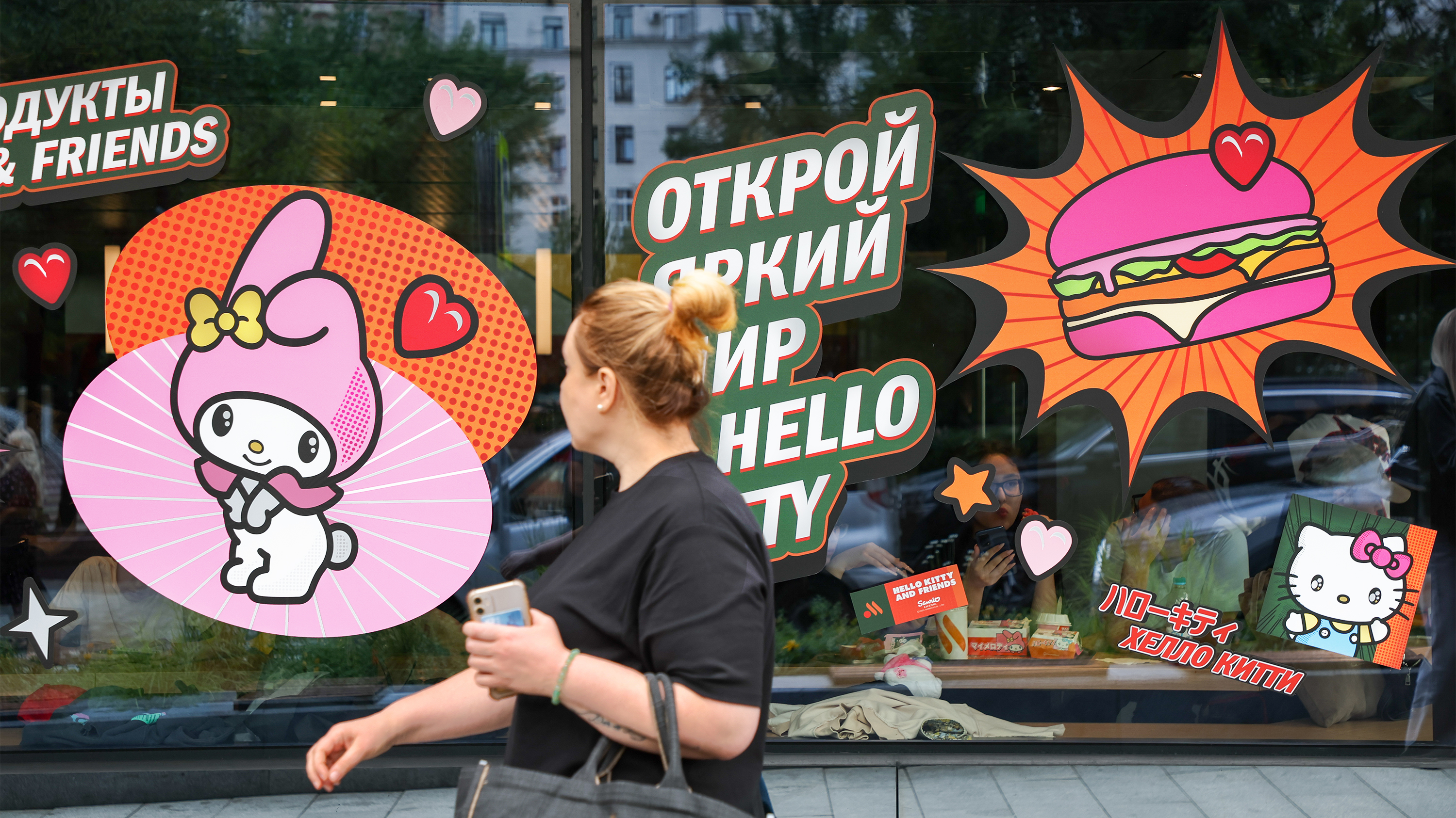 Весь сет — от 700 ₽, комбо — от 800 ₽: Hello Kitty снова в меню во «Вкусно — и точка»