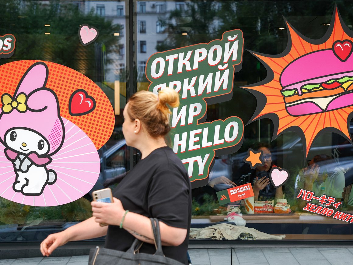 Весь сет — от 700 ₽, комбо — от 800 ₽: Hello Kitty снова в меню во «Вкусно — и точка»