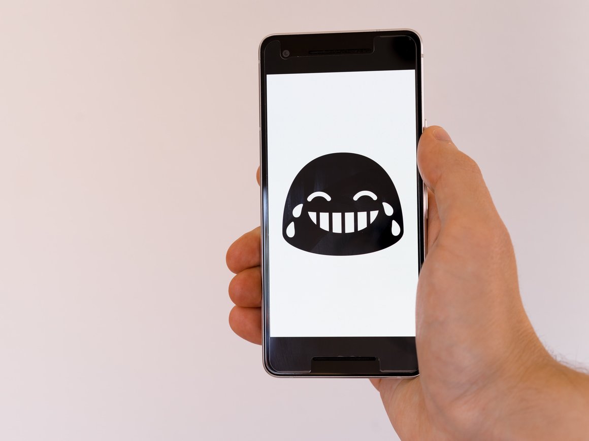 Еда из воздуха, виртуальный пансионат, лекарства мечты: бизнес предложил первоапрельские проекты