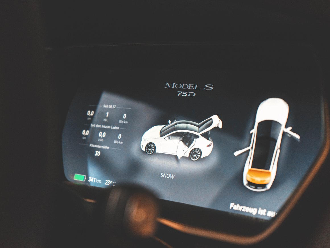 Машины Tesla начали автоматически заказывать запчасти сразу после поломки