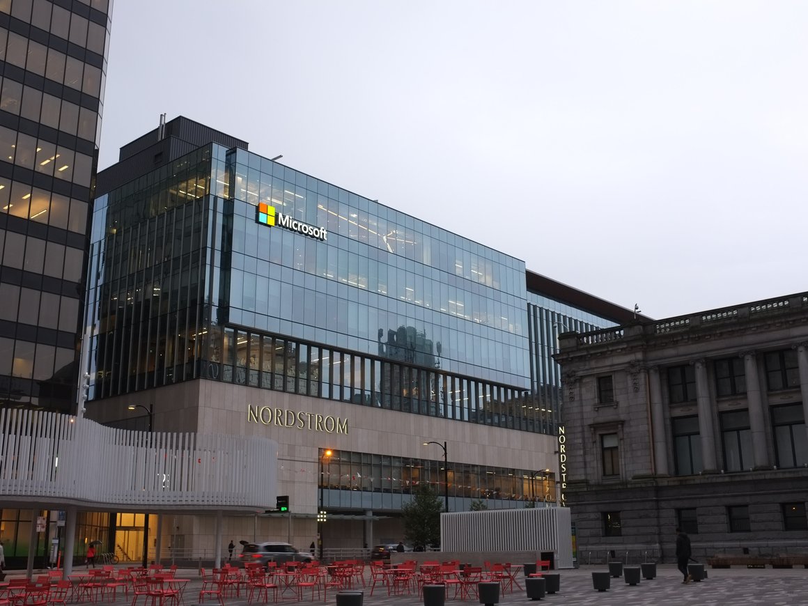 Microsoft «значительно сократит» бизнес в России