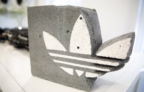 Магазины Adidas могут открыться в России под новым названием в 2024 году