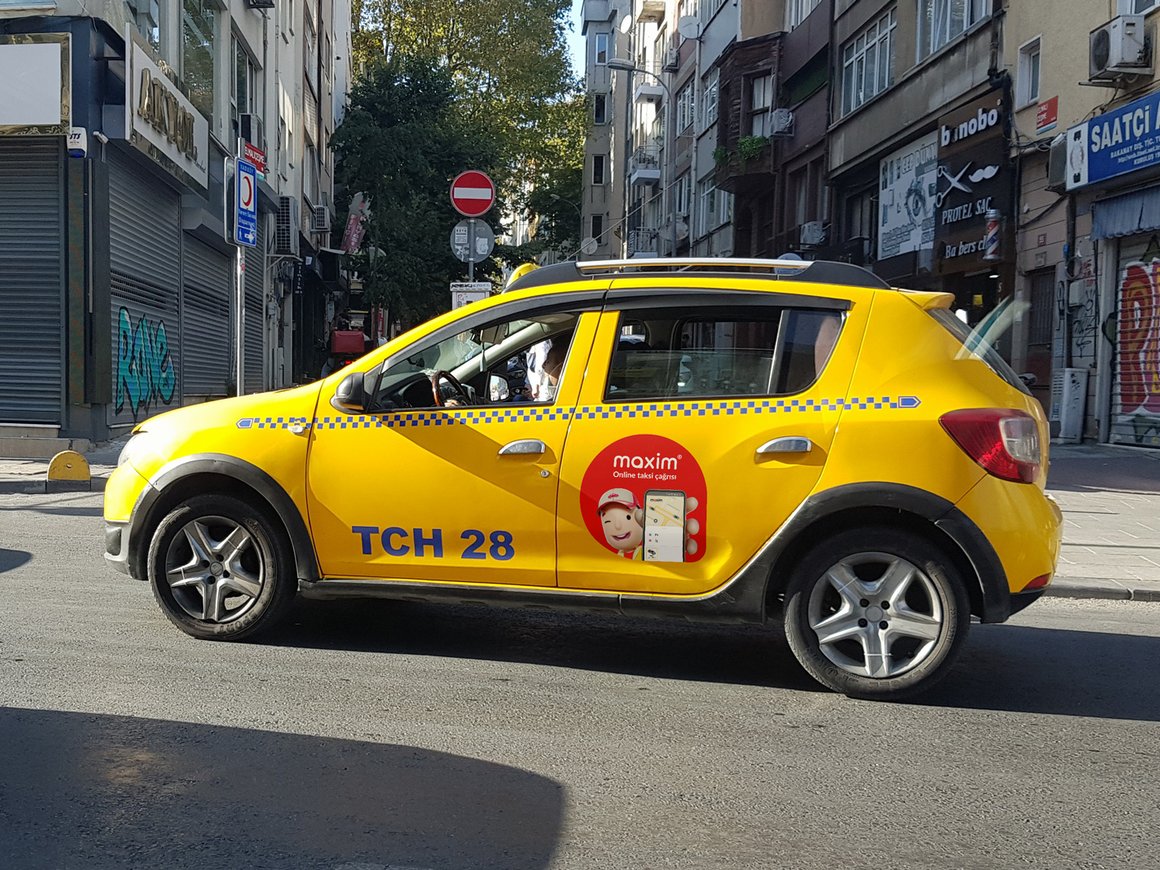 Такси «Максим» вышел на рынок Турции — оплачивать поездки можно картой «Мир»
