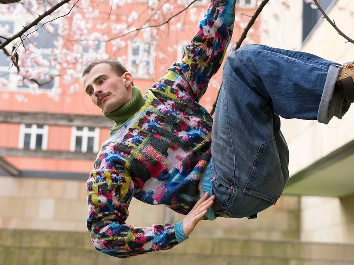 Итальянский стартап создал одежду для обмана камер распознавания лиц