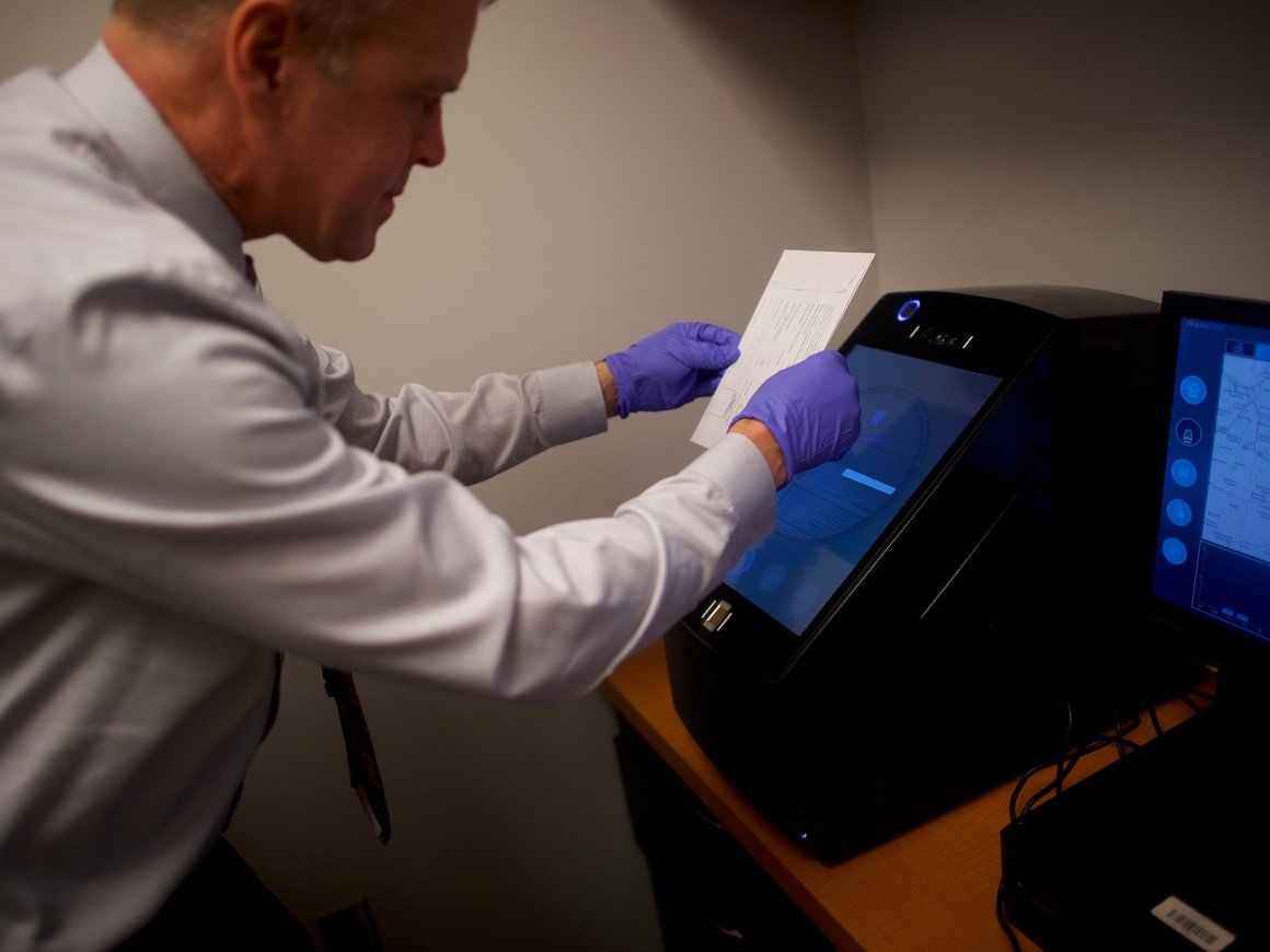 «Магическая коробка»: как работает устройство, анализирующее ДНК за 90 минут